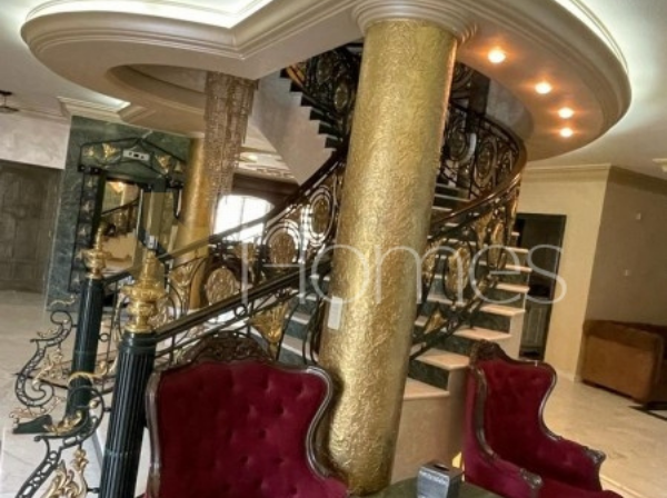 فيلا مستقلة مع مسبح للبيع في عبدون بمساحة بناء 1350م